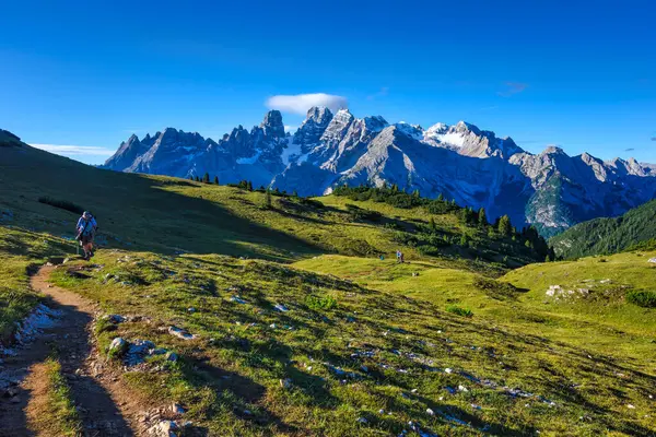 Ember Túrázás Dolomitok Dél Tirol Olaszország — Stock Fotó