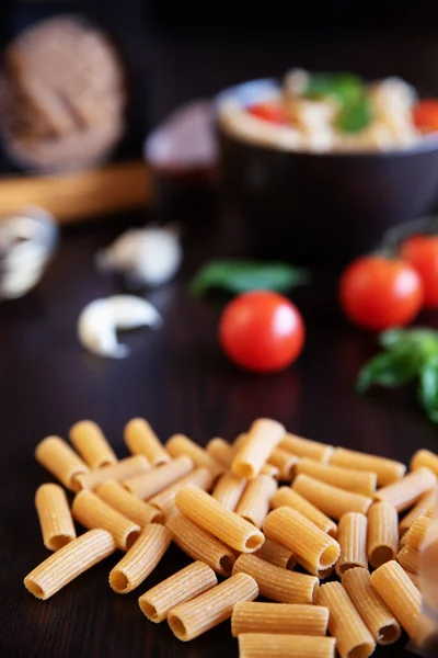 Close Rigatoni Pasta Ingredients Table — Stock Photo, Image