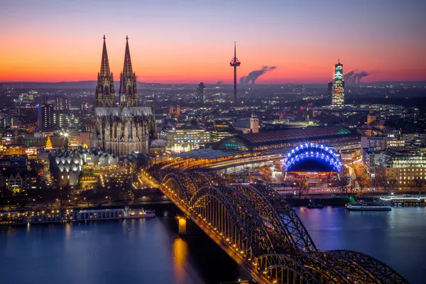 Stadtsilhouette Bei Sonnenuntergang Mit Kölner Dom Und Hohenzollernbrücke Köln Nordrhein — Stockfoto