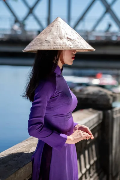 Portrait Beautiful Woman Wearing Traditional Clothing Conical Hat Vietnam — Stock Photo, Image