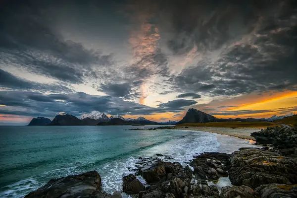 Pemandangan Pantai Saat Matahari Terbenam Lofoten Nordland Norwegia — Stok Foto