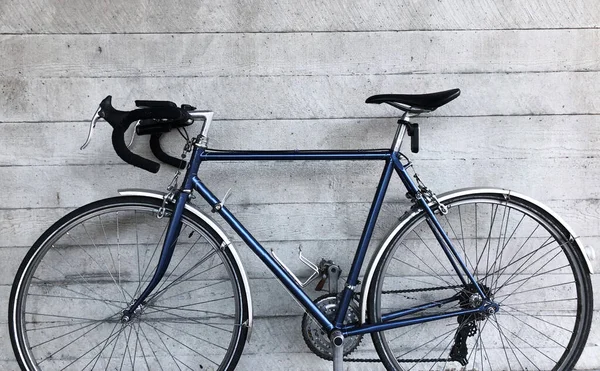 Fahrrad Lehnt Betonwand — Stockfoto