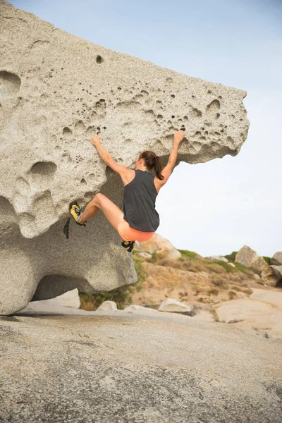 Woman Rock Climbing Natural Boulder Rock Beach Corsica France — Stock Photo, Image