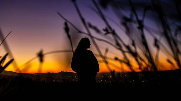 Nainen Kivinen Kohtaus Auringonlaskun Aikaan Stellenbosch Western Cape Etelä Afrikka — kuvapankkivalokuva