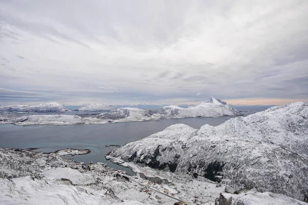 Sneeuwbedekte Bergen Flakstad Lofoten Nordland Noorwegen — Stockfoto