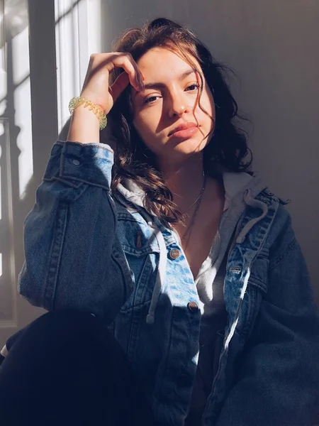 Portrait Teenage Girl Sunlight Shadows Face — Stock Photo, Image