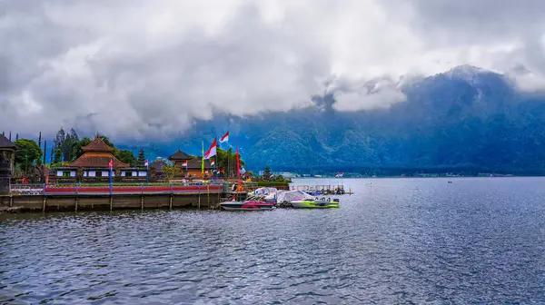 Nuvens Sobre Lago Bratan Bali Indonésia — Fotografia de Stock