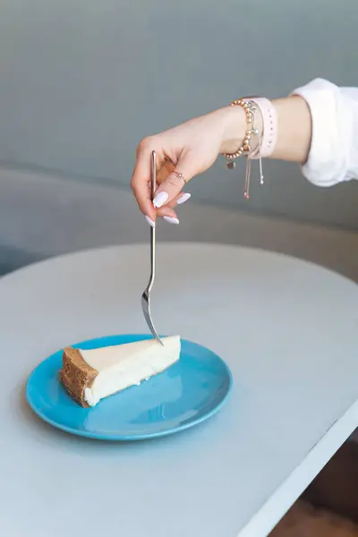 Woman Eat Slice Cheesecake — Stock Photo, Image