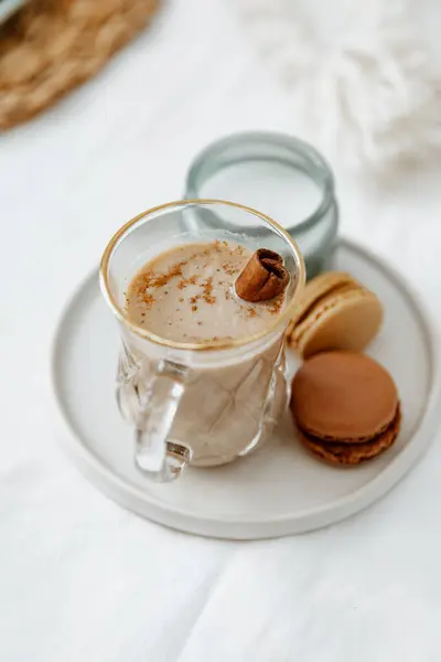 Tasse Café Avec Croissant Biscuits Cannelle Anis Macarons Thé Sur — Photo