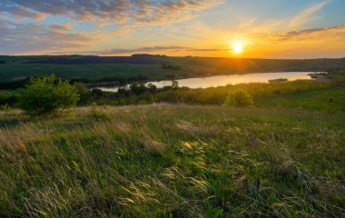 Geçen Nisan akşamı ..