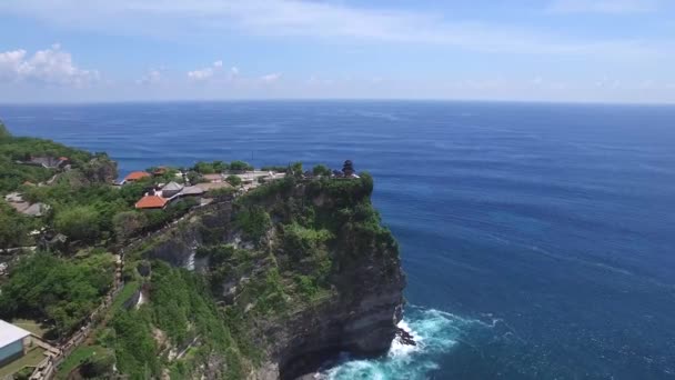 Luchtfoto op Uluwatu tempel Bali — Stockvideo