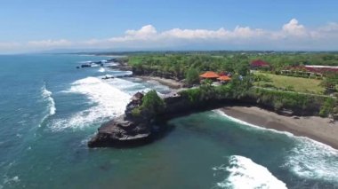 Bali hindu tapınakları yukarıda uçan