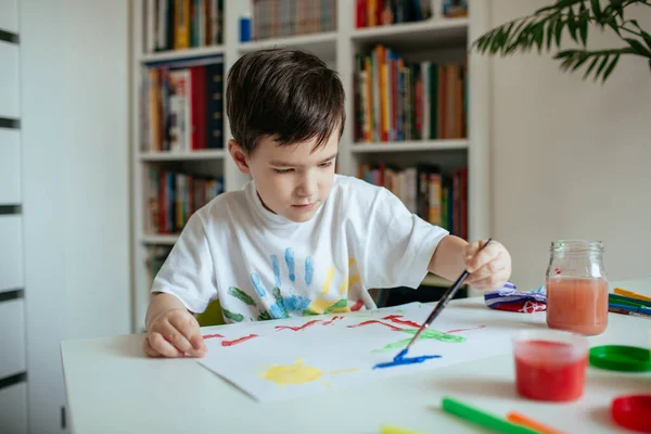 Αριστερό Χέρι Χαριτωμένο Prechooler Αγόρι Ζωγραφική Εικόνα Παιδί Πινέλο Και — Φωτογραφία Αρχείου