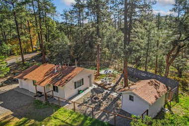 Huzurlu Dağ Konutları, Ormanlar ve Geniş Doğal Güzellik ile Kaplanmış Yüksek Konutlar