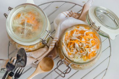 rezene tohumu, seçici odak ile lahana turşusu