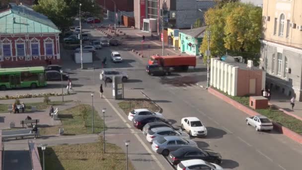 교차로에서 가속된 운동 — 비디오