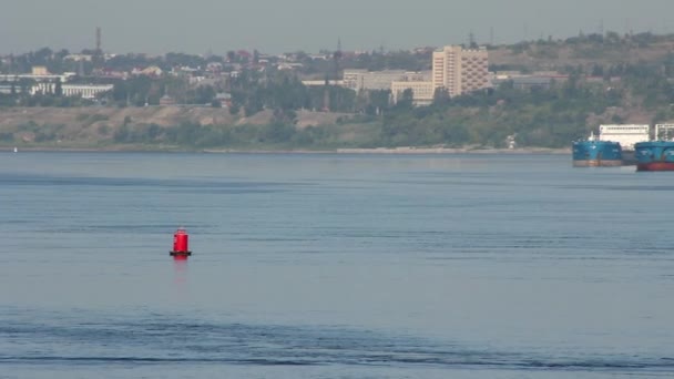 Вид з палубу судна, місто Волгоград — стокове відео