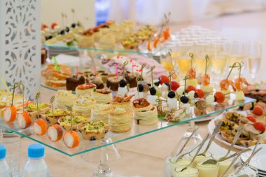 Büfe meze, içki, mutfak eşyaları