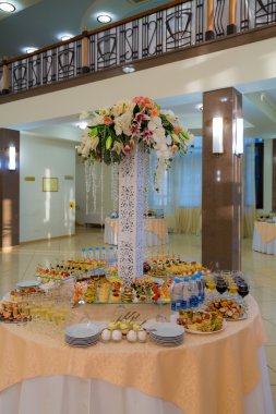 Büfe meze, içki, mutfak eşyaları