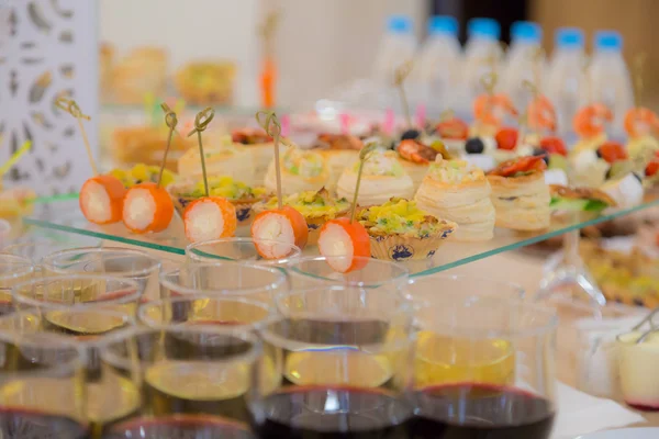 Snacks Bebidas Platos Para Mesa Banquetes — Foto de Stock