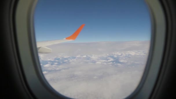 Der Blick aus dem Fenster des Flugzeugs — Stockvideo