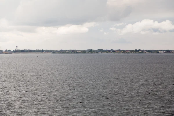 View on the Volga river embankment in the city of Saratov — Stock Photo, Image