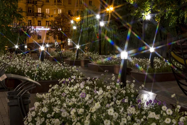 Platz in der Stadt Belgorod in der Nacht, Russland — Stockfoto