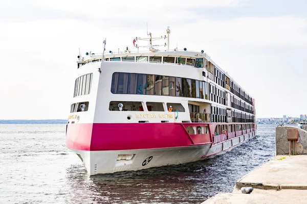 Saratov Russia September 2020 Modern Cruise Ship Mustai Karim Pv300 — Stock Photo, Image