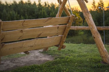Tezgah salıncak bir tepe üzerinde