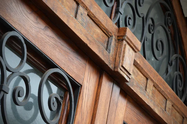 Vecchie porte, maniglie, serrature, reticoli e finestre Fotografia Stock
