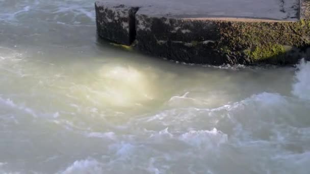 Swirl around the bridge supports. Locks on the city river. — Stock Video