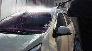 Gwangju, Güney Kore - 11 Ekim 2025: Oto yıkama servisinde oto yıkama.