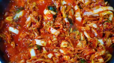 Etli kimçi kızartmak, kimchi yapmak. Yüksek kalite 4k görüntü