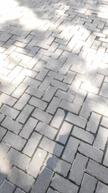 Güçlü kaldırım taşları ve doğal taştan yapılmış bir zeminin yakın plan fotoğrafı.