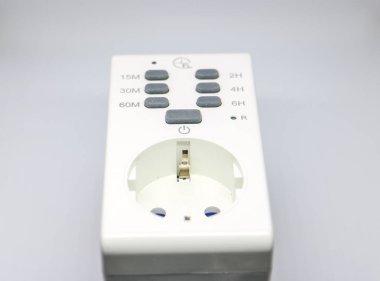 Ev aletlerini kontrol etmek için akıllı enerji tasarrufu zamanlayıcısını kapat