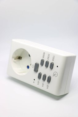 Ev aletlerini kontrol etmek için akıllı enerji tasarrufu zamanlayıcısını kapat