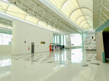 Kertajati Havalimanı 'nın geniş ve modern terminali. Kertajati West Java 10 Temmuz 2025.