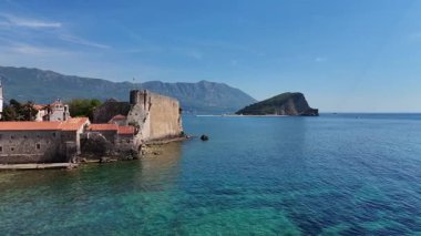 Budva 'nın eski kasabası bir İHA tarafından vuruldu. Karadağ 'ın en iyi manzarası