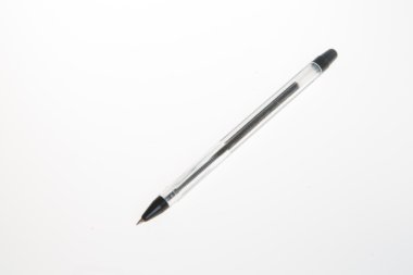 Beyaz arka plan üzerinde izole yeni tükenmez kalem