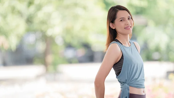 Ung Vacker Asiatisk Kvinna Sportkläder Gör Stretching Innan Träning Varm — Stockfoto