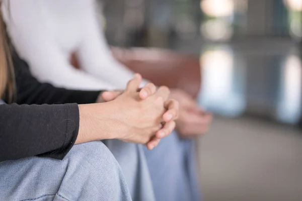 Jonge Aziatische Vrouw Met Geestelijke Gezondheidsproblemen Ontmoeten Psycholoog Raadplegen Geestelijke Stockfoto