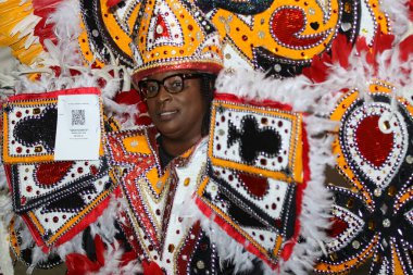 Nassau 'daki 2025 Boks Günü Junkanoo Sokağı geçit törenine katılan Bahamalar