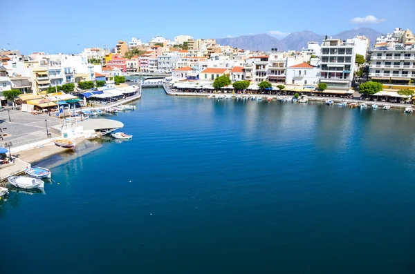 Prachtige Lake Voulismeni in Aghios Nikolaos. Kreta, Griekenland. — Stockfoto