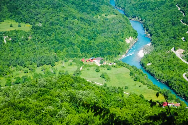 Fiume blu montagna veloce — Foto Stock