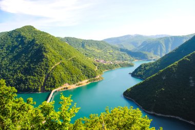 Pitoresk Tara Nehri 