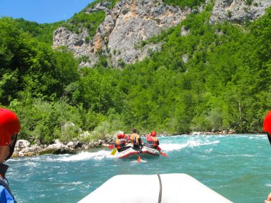 Karadağ, nehir Tara - Haziran 06/2012: Karadağ kuzeyde yarışmalar rafting üzerinde geçti. Rekabet farklı ülkelerin temsilcileri tarafından katıldı.