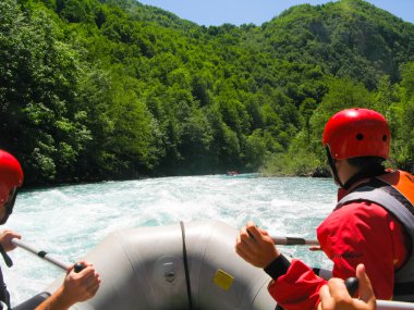 Karadağ, nehir Tara - Haziran 06/2012: Karadağ kuzeyde yarışmalar rafting üzerinde geçti. Rekabet farklı ülkelerin temsilcileri tarafından katıldı.