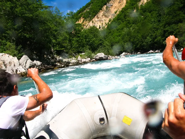 Чорногорія, річки Тара - Червень 06/2012: на півночі Чорногорії пройшли змагання на рафтинг. У конкурсі взяли участь представники різних країн. — стокове фото