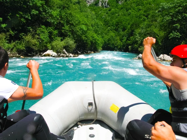 Karadağ, nehir Tara - Haziran 06/2012: Karadağ kuzeyde yarışmalar rafting üzerinde geçti. Rekabet farklı ülkelerin temsilcileri tarafından katıldı.