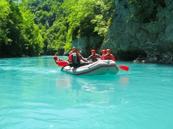 Karadağ, nehir Tara - Haziran 06/2012: Karadağ kuzeyde yarışmalar rafting üzerinde geçti. Rekabet farklı ülkelerin temsilcileri tarafından katıldı.